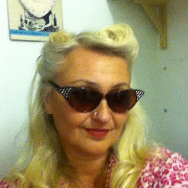 Julie Fox (julie_fox) Twitter