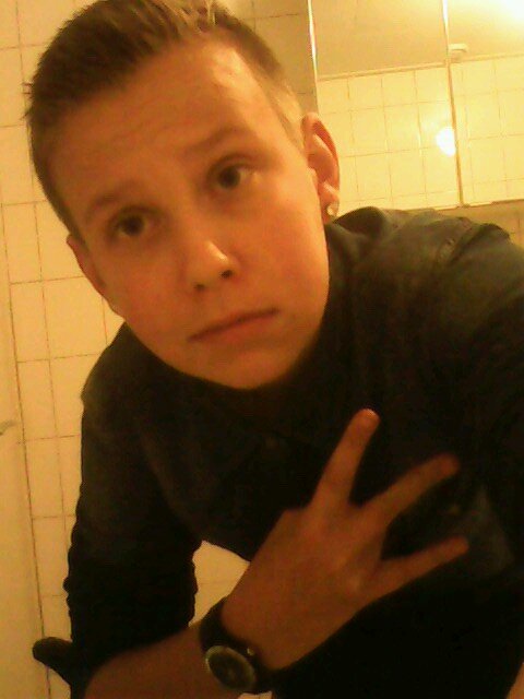 RealMadrid • 13 Jaar • 2B Osg Joure • Voorbeeld; James-Ronaldo-Broers ' Een dag niet gelacht een dag niet geleeft ' #Killuminati  ♠