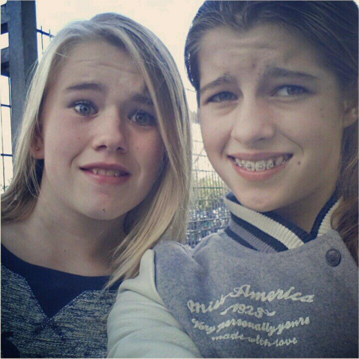 Friends 4 life ★ hvj ★ I.E.I ★ My doggie ★  Drawing FANTASIE ★ Kalkoenen ★ Crazy girl ★ My life in tweets ★