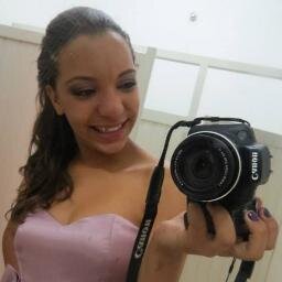Ninguém vive o tempo suficiente para se viver o que queria.
Alguém que está em busca do sorriso perfeito ! 
FC:@restartmylifeh