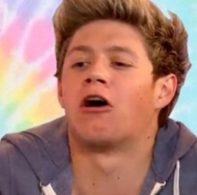 follow @cuddlytomlinsxn