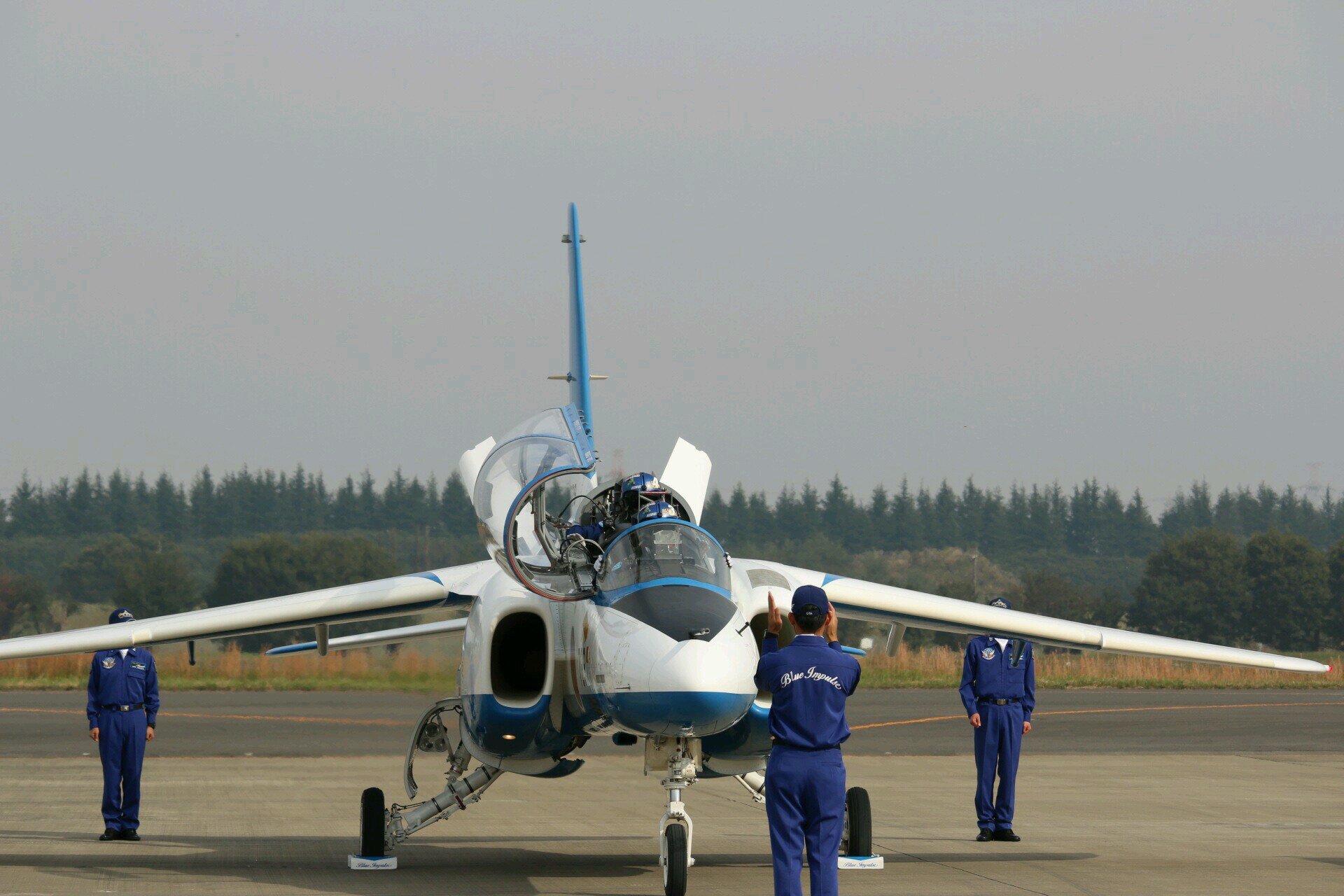 ブルーインパルス。戦闘機・旅客機。一眼レフ&航空祭展開12年目。千歳、松島、小松、百里、入間、静浜、浜松、小牧、岐阜、厚木、横田、出没。
低山登山⛰️バドミントン🏸
嗜好→ラーメン。毎月17日は寿司の日🍣。