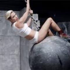 hayvanseverim piza pek çok severim dansc fanatiğiyim ben sevdim ünlüler jb miley demi taylor  selena :D