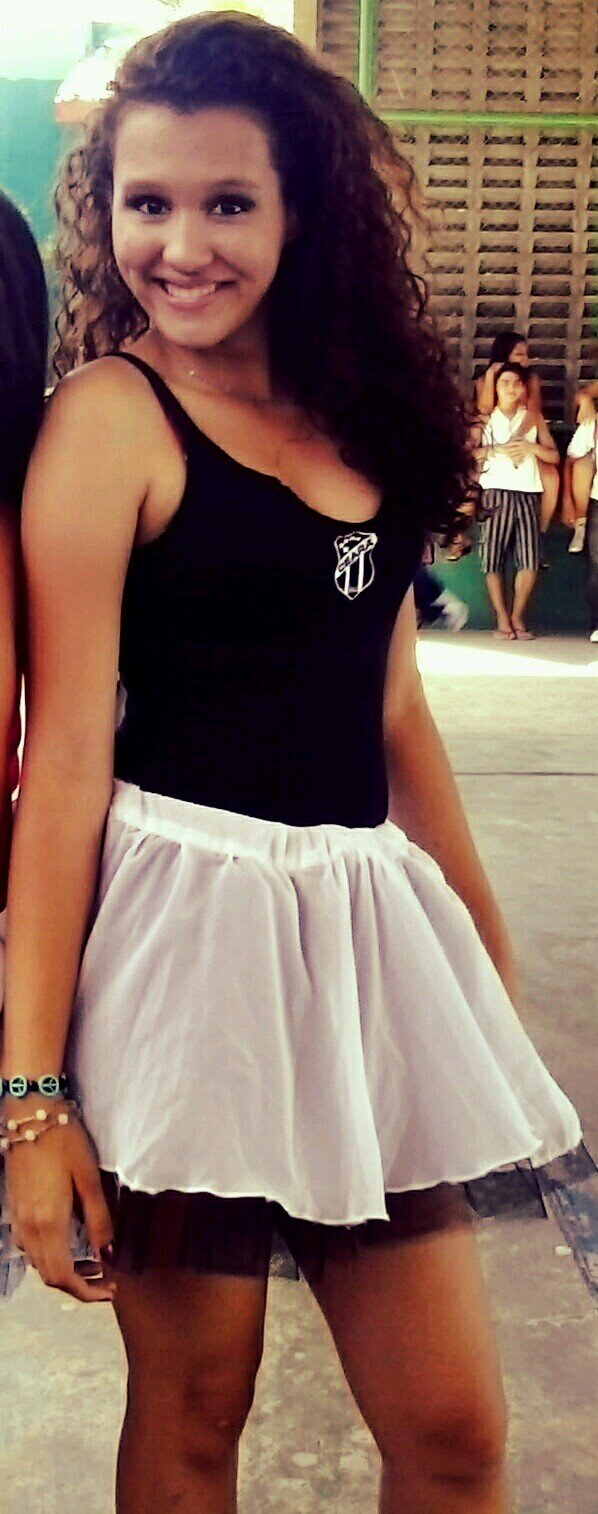 17 anos, modelo da agencia New Faces, estudante, alvinegra.  Quer saber mais?! FOLLOW ME!       XOXO