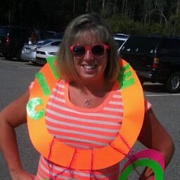 Amy61979's profile picture. 