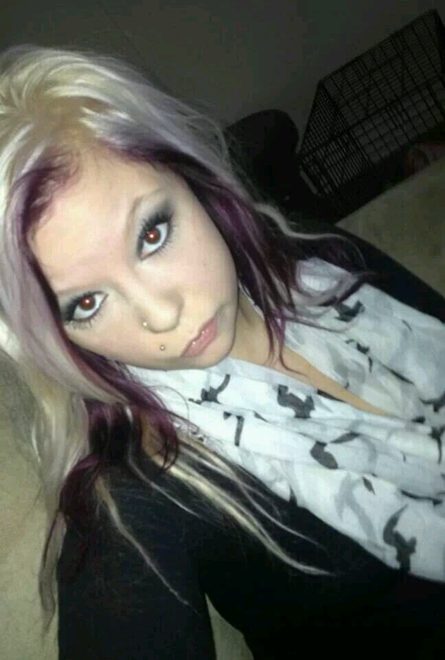 Candice
20 mother 
of 2 beautiful babygirls :)
Taken cody malone :)