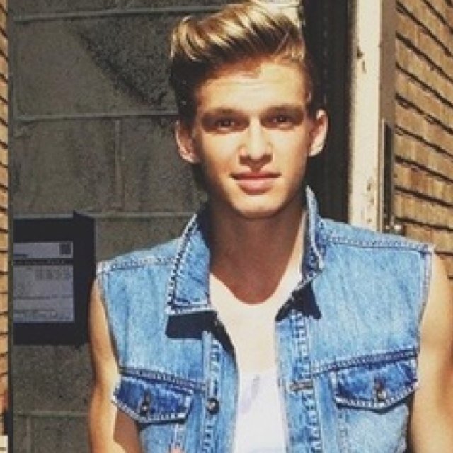 ☼ free follows for ya guys and follow me at @CodysFangirlin ☼