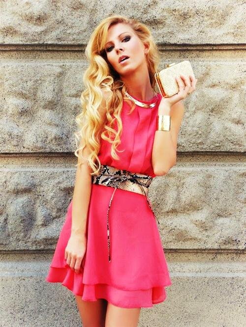 BIENVENIDA! 
*aquí encontraras moda. zapatos, peinados, tendencias, outfit, uñas y de mas*
todo lo relacionado a las princesas del mundo.....!!
