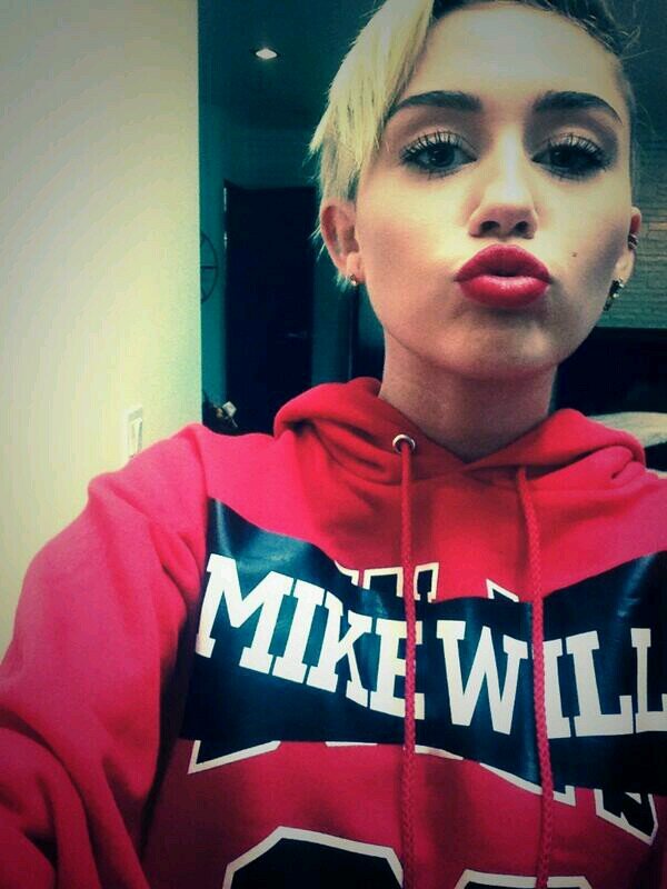 ♥ @MileyCyrus ♥ - @jenettemccurdy 13-04-13, 21h10.