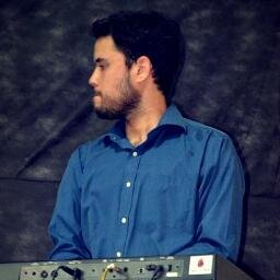 Apenas um cara diferente, igual a todo mundo. Com o pensamento simples de que nada é por acaso, e tudo tem um fim, mesmo que seja o início.