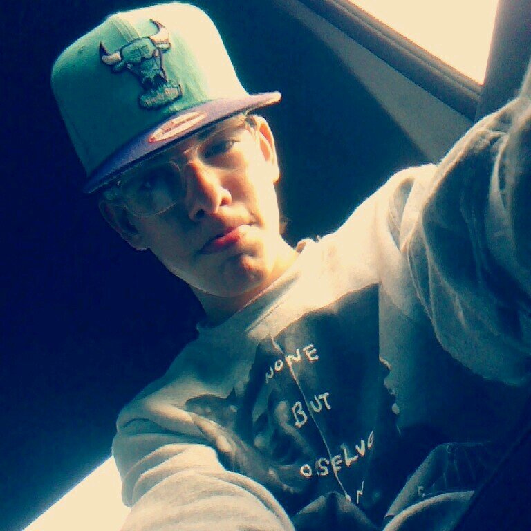 those you see in my background are prince and queen those are real friends always there when you need them ;)