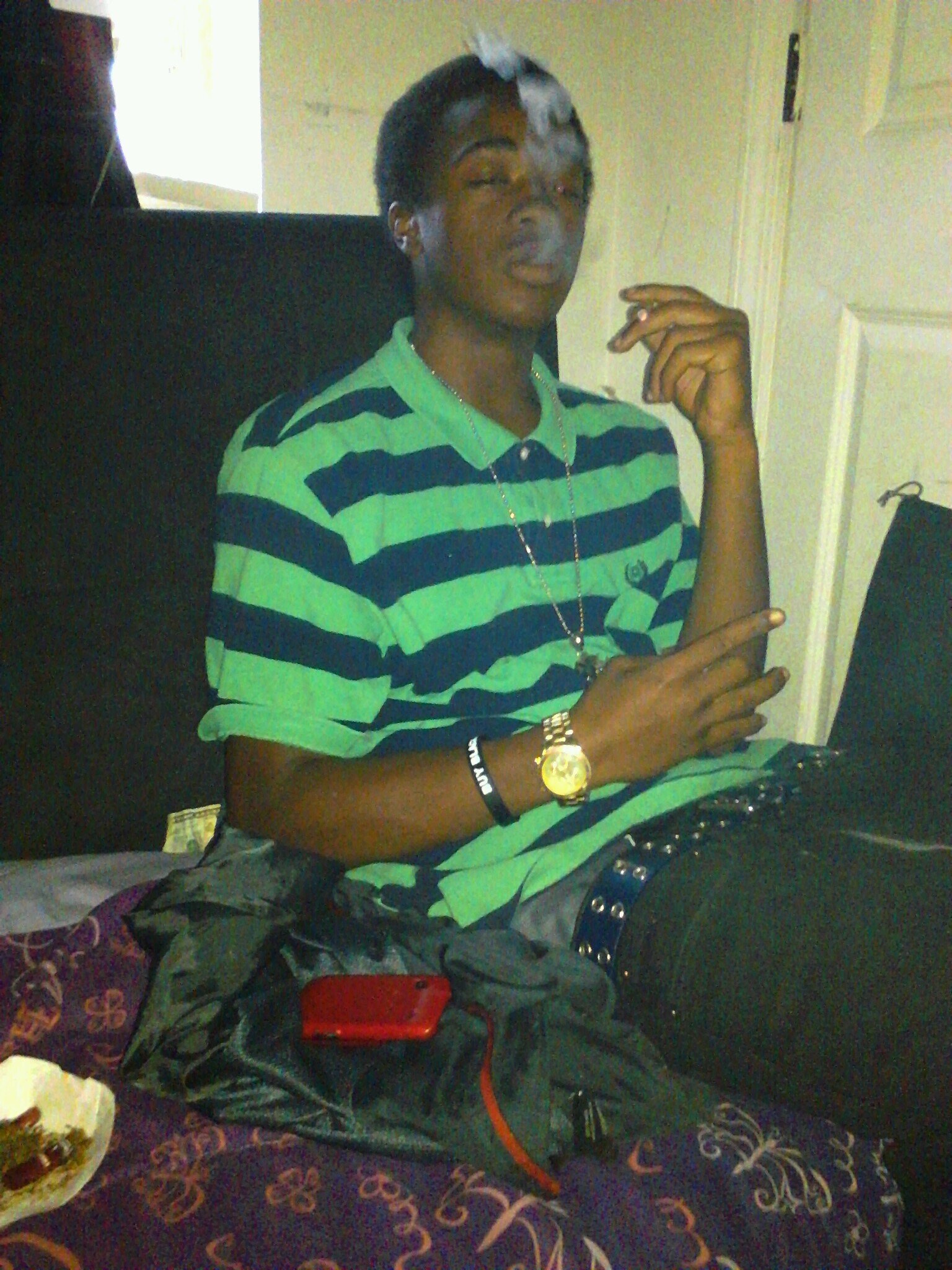 YRN!! bitch check my logo niggas claim sum dey aint switch up play new my weight up bitch im gettn bank !