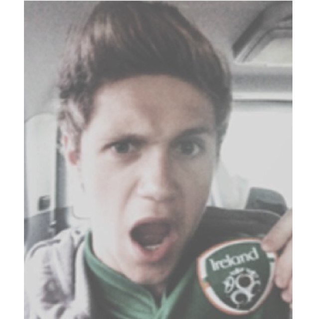 hi please follow @narryings it would mean alot bc shes so close to her goal if you do then ilysm :)