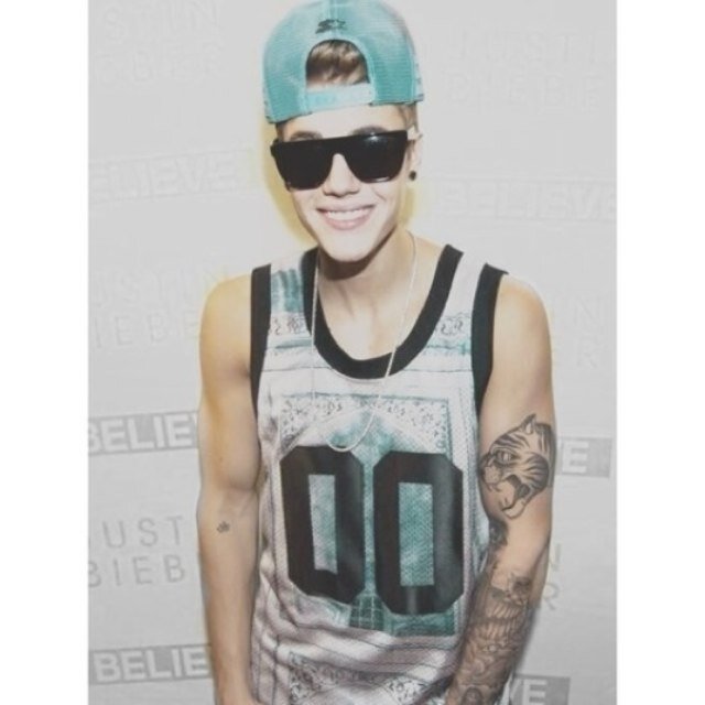 i gave you a free follow so please go follow @buterabiebs_x and ask for a follow back :)