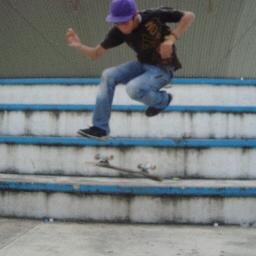 Adicto A La Musica! :D & Me gusta mucho el sk8 I love Skateboarding!  :D ¡SIGANME! ;)