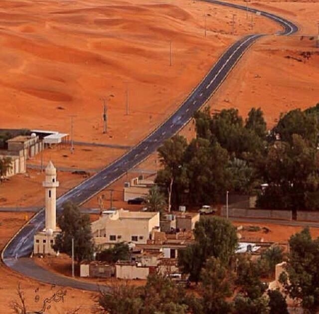 المرء رهن مصائب لا تنقضي ***
حتى يوارى جسمه في رمسه

فمؤجل يلقى الردى في أهله ***
ومعجّل يلقى الردى في نفسه