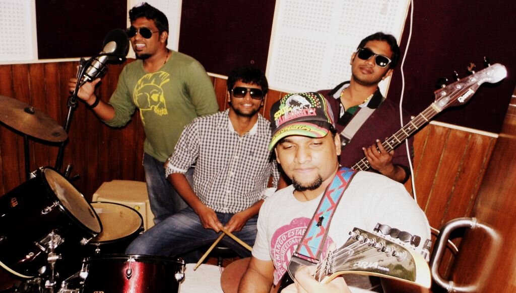 All new breed,
All new Musix,
All new Genrez, 
4 made rock band for All of uz...