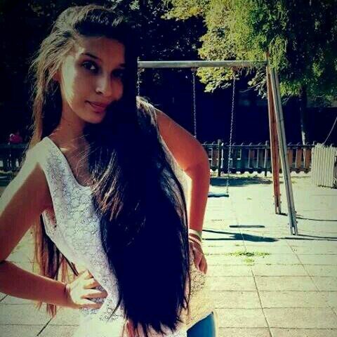 Hi :) Follow me and i follow back :) #JustinBieber #BelieberForever l :) I'm a Italian girl :)