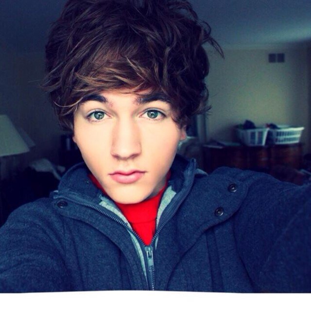 epaulzimmer's profile picture. 18 year old from the band 'explanation point', directioner & belieber, go on. Hate me :)