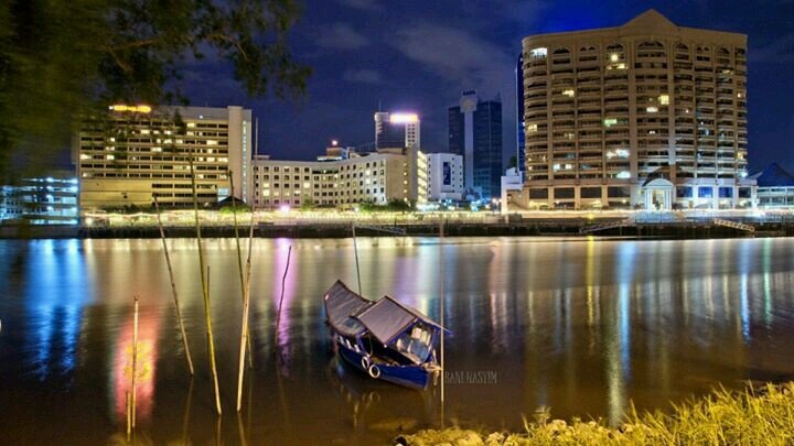 Kuching,  Executive Toyota Innova Taxi. , ChakdeTaxi@gmail.com,  Pls call Chakde Taxi                                 H/p : +6 017 2701878.