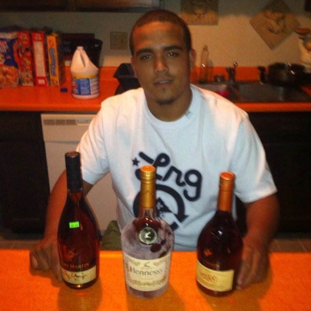 young_j423's profile picture. 