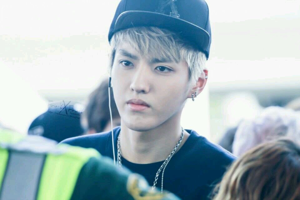 หวัดดีเราหรีดเดอร์คริสเอ็กโซเอ็ม ^_^## อยากคุยกับเราทักได้เราไม่หยิ่งนะจ้ะ +_+ 5555555