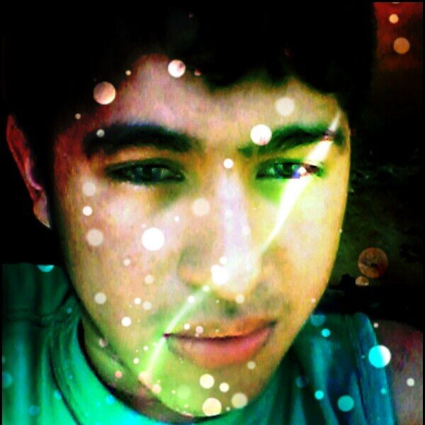 Soy una persona divertida y me gusta conocer gentes nuevas y conocer gentes importantes jeje :)