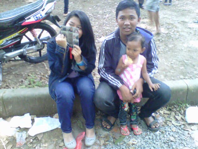 I Love Allah ;-) ll I Love Bapak Awal Ibu Erna ;-) ll sayang selalu firlylistiani :-* :-* I Love You Makenog @Firly_ELF ;-) :-* :-* ll ELF B-)  ...