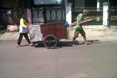 Aku adalah kenapa Tuhan menciptakan kamu. Iya supaya kamu bisa follow aku.