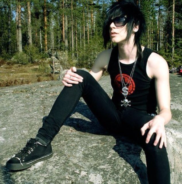 Skittles, tacos, and sushi :3 I'm gay and proud of it! Single. I love music. I write songs, and play guitar #Fuck you #Gay Pride #your slave