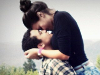 Todos querem sentimento, ninguém quer favor
e nada é mais gelado que um abraço sem amor.. ♪
