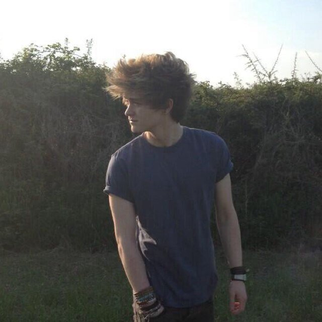 ☆Supporting 4 idiots who call themselves The Vamps☆

Fanfic: http://t.co/9T97fRpOcc

Enjoy xx