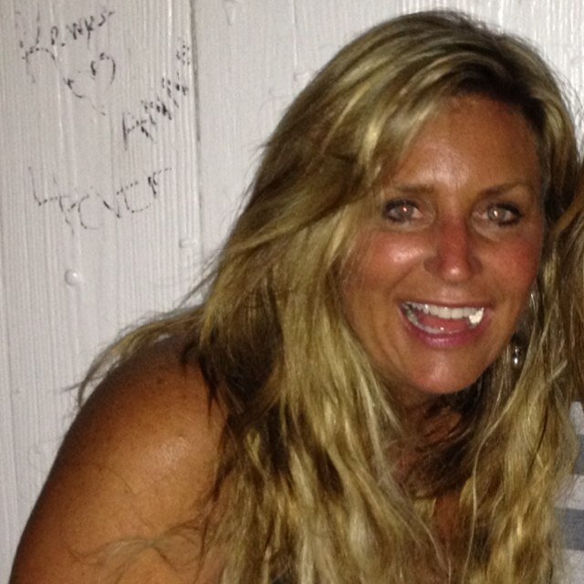 witygirlkerr's profile picture. 