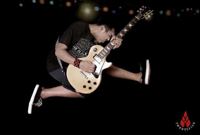 punkrock husband I Abah nya Mesa,Viola,Aileen I six string @speakupjakarta I @Majesty_Jkt I Here There Everywhere