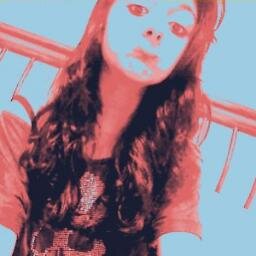 Little Black Star , Projoteira e Belieber .                                                     Outro twitter: @_pooxamilla , segue lá ?
