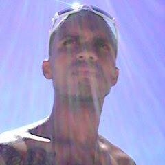 Sou um homem humilde,sincero e ambicioso.Adoro mulheres com atitude , q luta pelo seu objetivo e q cuida da família.