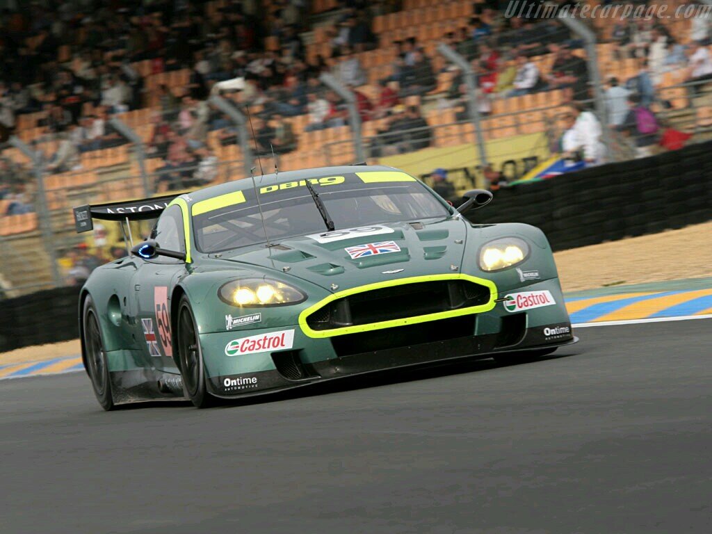 Los coches de carreras del Hoy, Ayer y del Mañana. Han dejado huella en la pista y esto debe seguir asi.