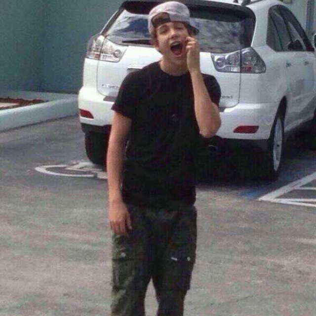 i just gave you a free follow so please go follow @karaa_mahone @karaa_mahone @karaa_mahone and ill give you a virtual hug