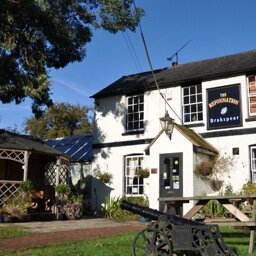 A lovely and traditional cottage style country pub serving delicious food and drink!