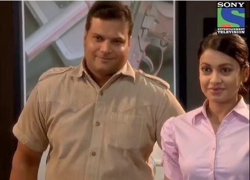 Dareya is a sweet on screen pair in CID,
of the hard core cop Daya and Sweet angel Shreya...
who are really adorable..and sweet!!