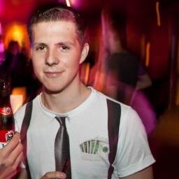 u persoonlijke dj verhuur voor u leukste en hardste feesten. licht in begrepen

tel.0652163895 of stuur iets via hyves. facebook. twiter .