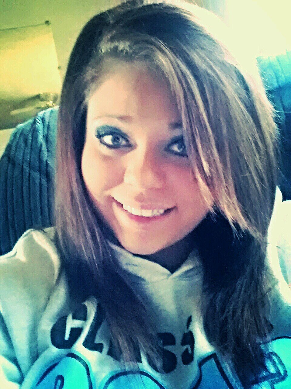 follow me and ill follow youu! my ♥ is taken by holden putnam! I'm 19!