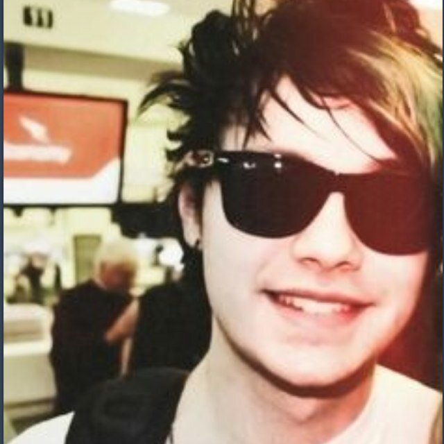 Free follow from @astoldbynicolem follow that account & ask that acct for a dm to a member of 5sos or the band account :)