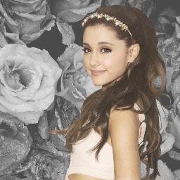 It's @FanAutie Selena and Ariana ♥ #votearianagrande