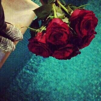 لآ يوجدمن أعشقہ 
وَليس لي حببيب اعتني بہ 
ترگٺ آلھوى لكمْ وعشقت نفسي••♪