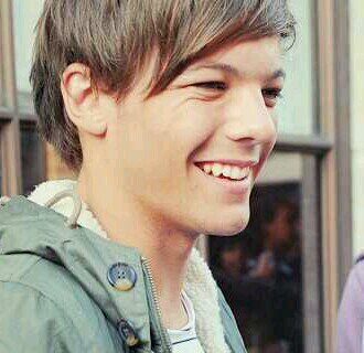 Louis William Tomlinson. Ashton Irwin. ♥Louis Spain✌ #Directioner.                                                            †Louis aka my lifesaver†
