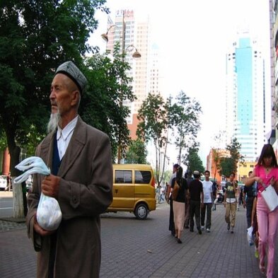 آبو عمر متزوج لديثلاثة آولاد وآبعة بنات عمري 41 سنه