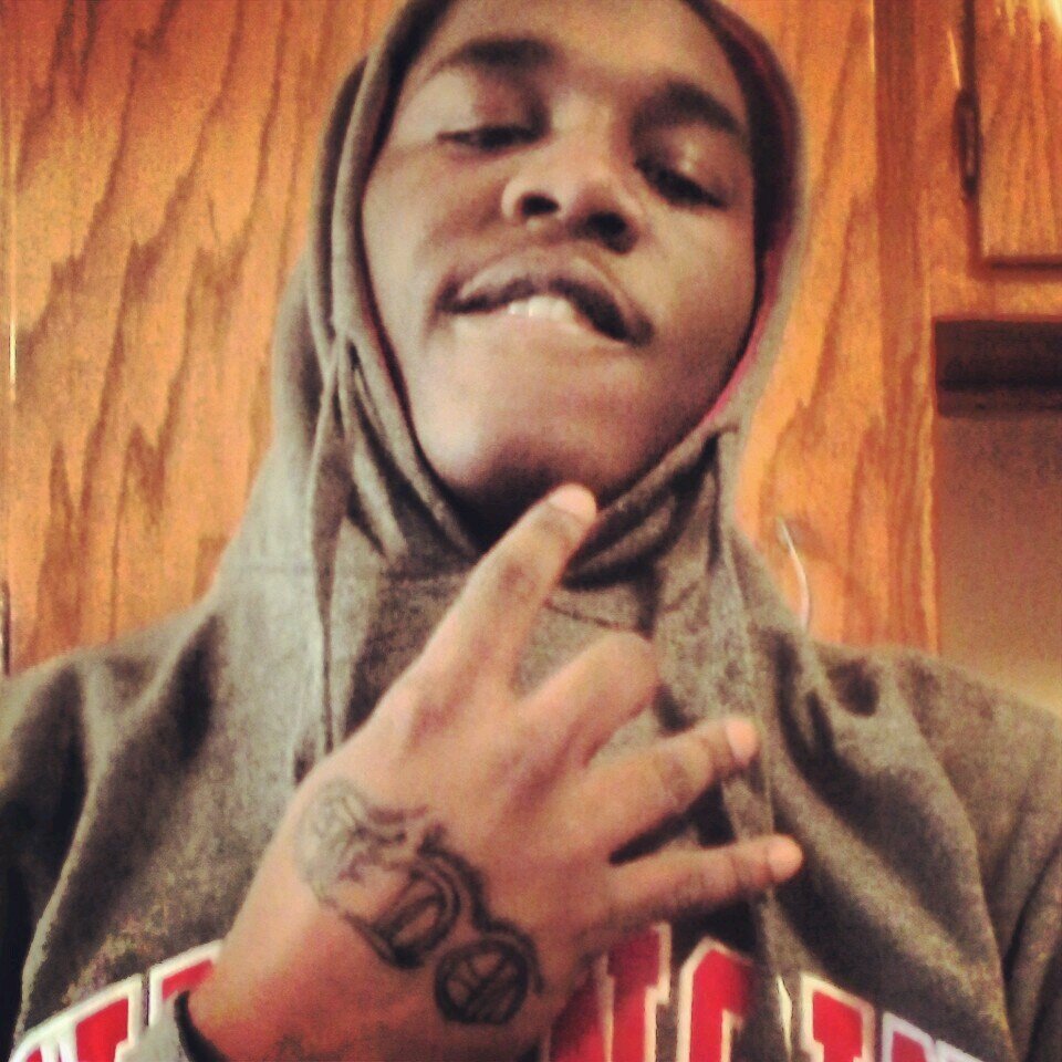 Can't Be Broke So Da Paper I Chase #OTBSG Follow The C.E.O Shxt B.I.P Q-locc , B-moe , & Uncle Dave