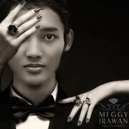 im a Fashion Photographer . art director. and lightbender