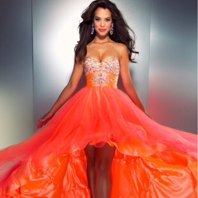 Ask for certain styles, colors, designers or just for anything | http://t.co/N0FqSK4uBi - other account @taken_gf